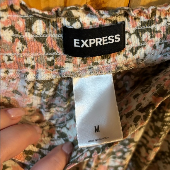 Express Women’s Floral Flowy Pants - Picture 6 of 7